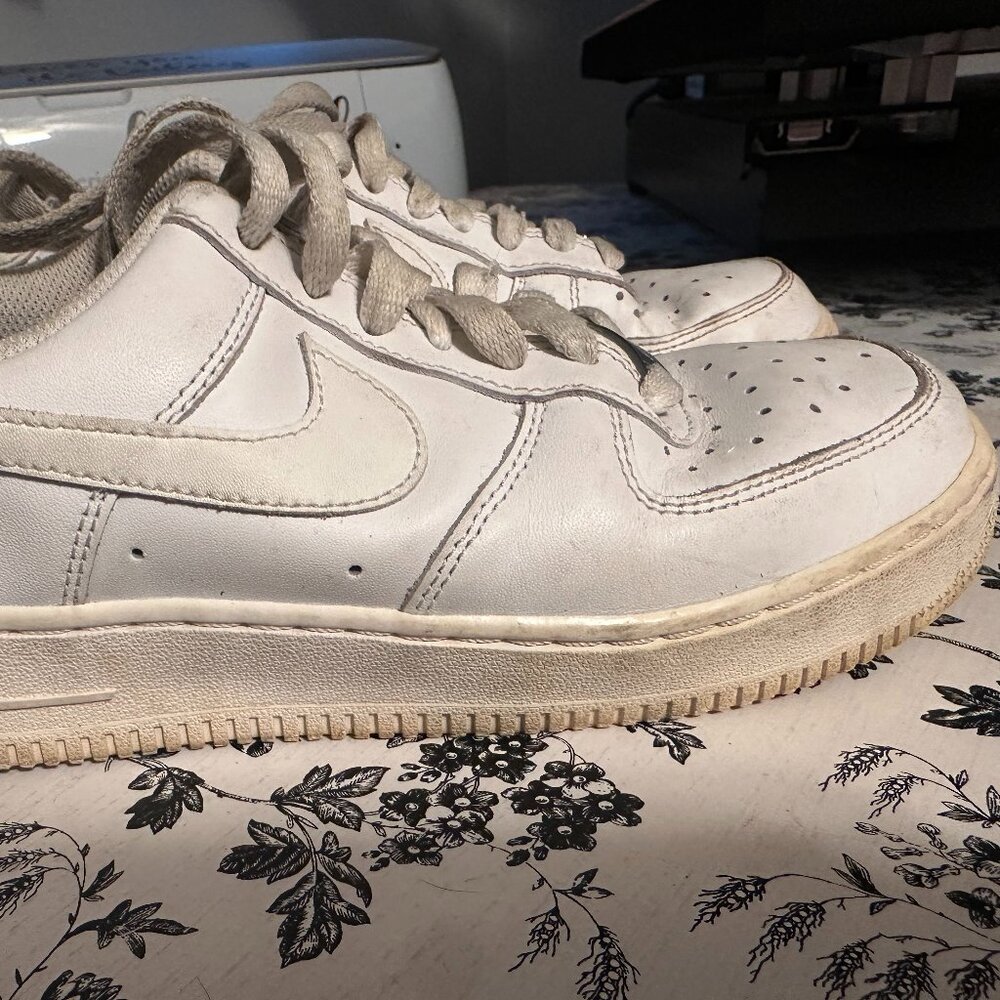 Nike | Air Force 1 '07 Low Top Perforated White Platform Sneaker Size 7